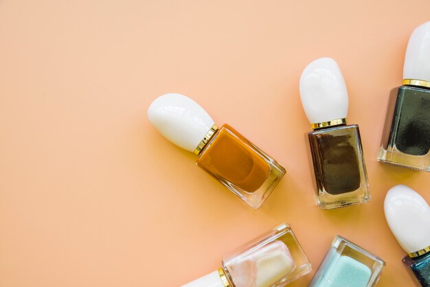 Zalety i zastosowanie mleczno-białych żeli budujących do paznokci